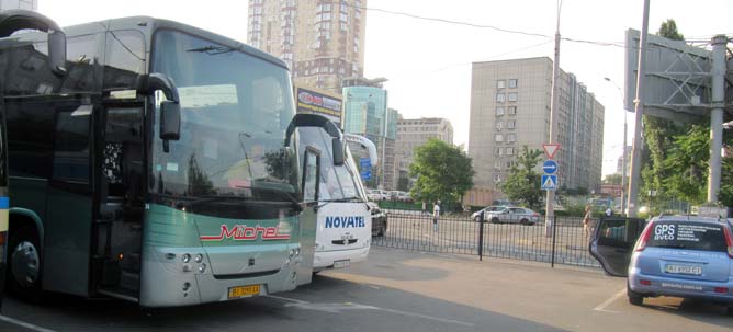 Специалисты GPSavto устанавливают маячок на междугородний рейсовый автобус